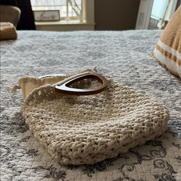 Straw Studios Beige Thick Knit Hand Tote with Wooden Handles and drawstrings - Picture 3 of 8